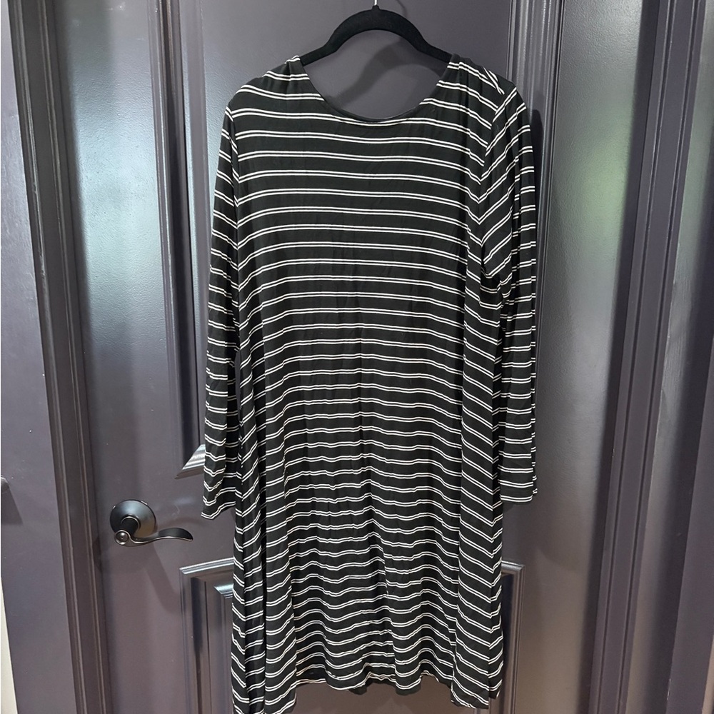 Old Navy Black and White Striped Dress